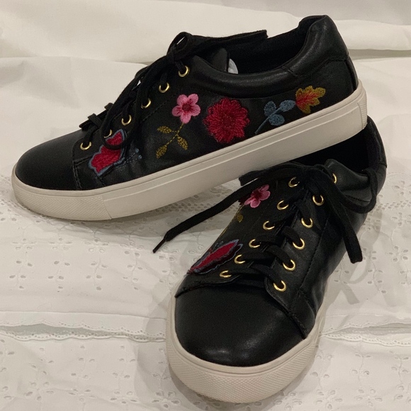 embroidered tennis shoes